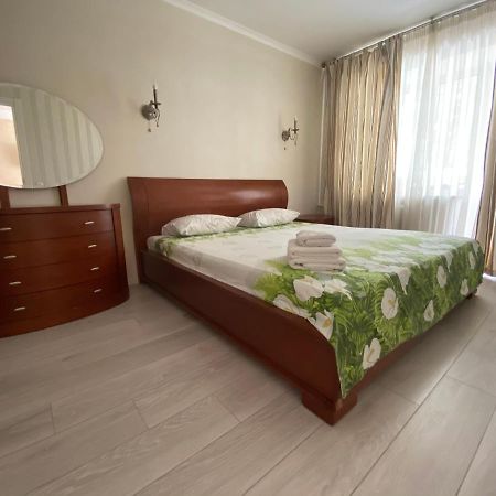 Apartment on Prospiekt Pobiedy 18 Kijów Zewnętrze zdjęcie